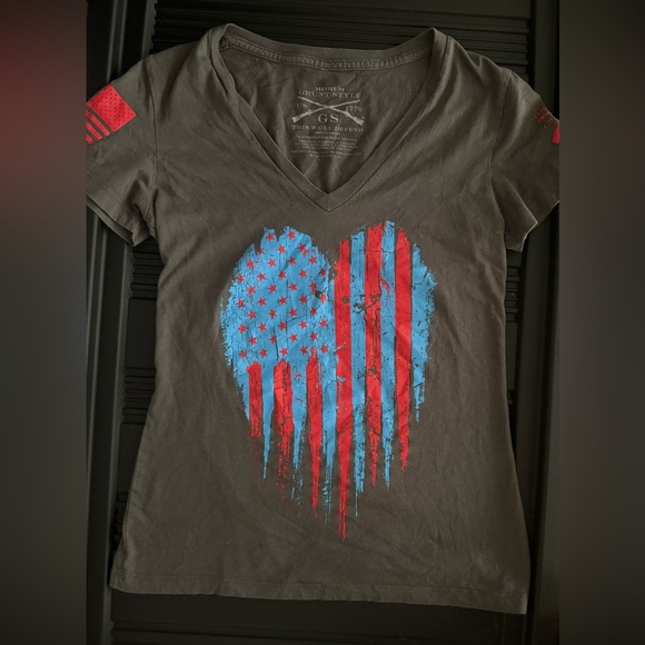 Women’s Grunt Style Charcoal Gray Tee with Red Graphics in Size M - Picture 3 of 6